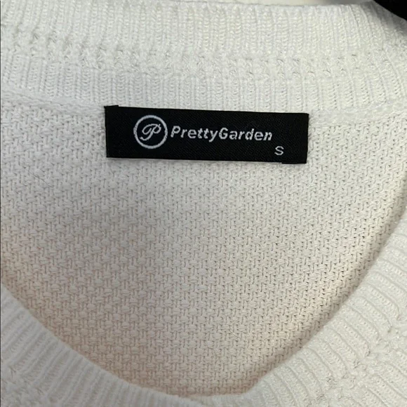 White Cardigan with Button Details - Picture 5 of 7